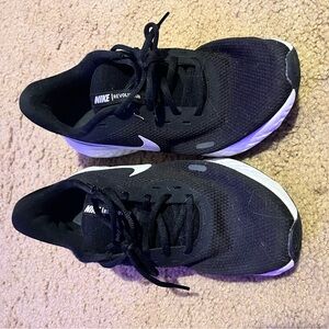 black nike running shoes